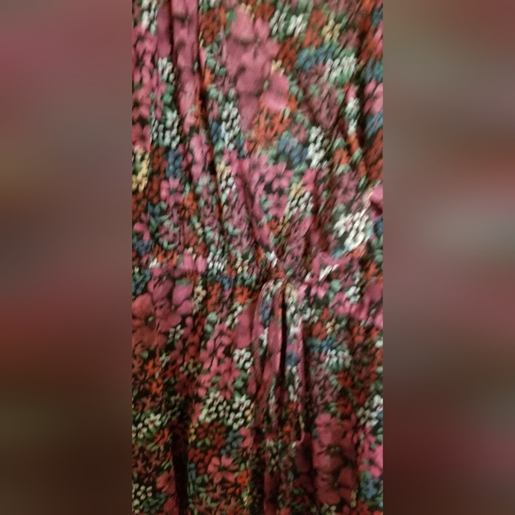 NEW Long sleeve blouse. - Picture 2 of 4